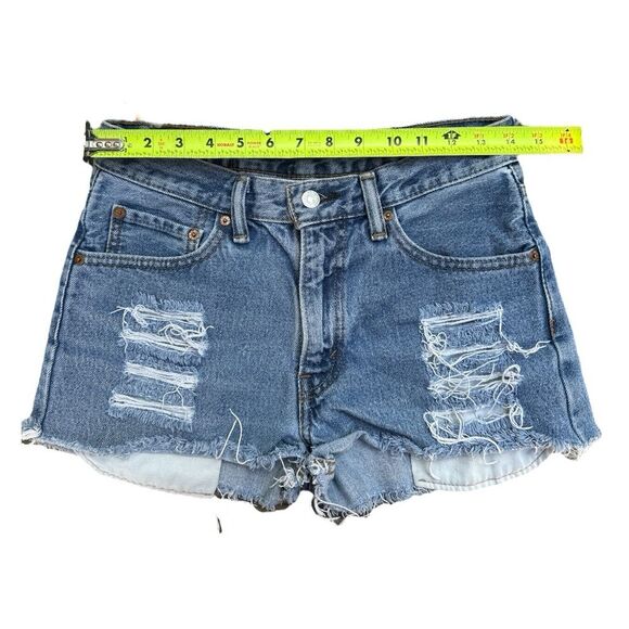 Levi’s 550 Printed Back Pockets Distressed Jean Denim Raw Fringe Shorts Size 29 - Picture 6 of 7